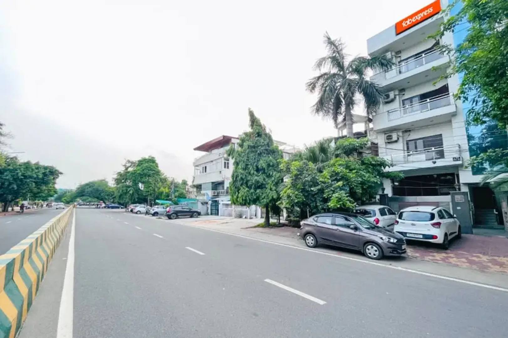 FabHotel Comfirt Inn