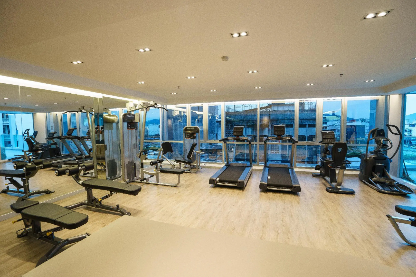 New Season Square Hotel