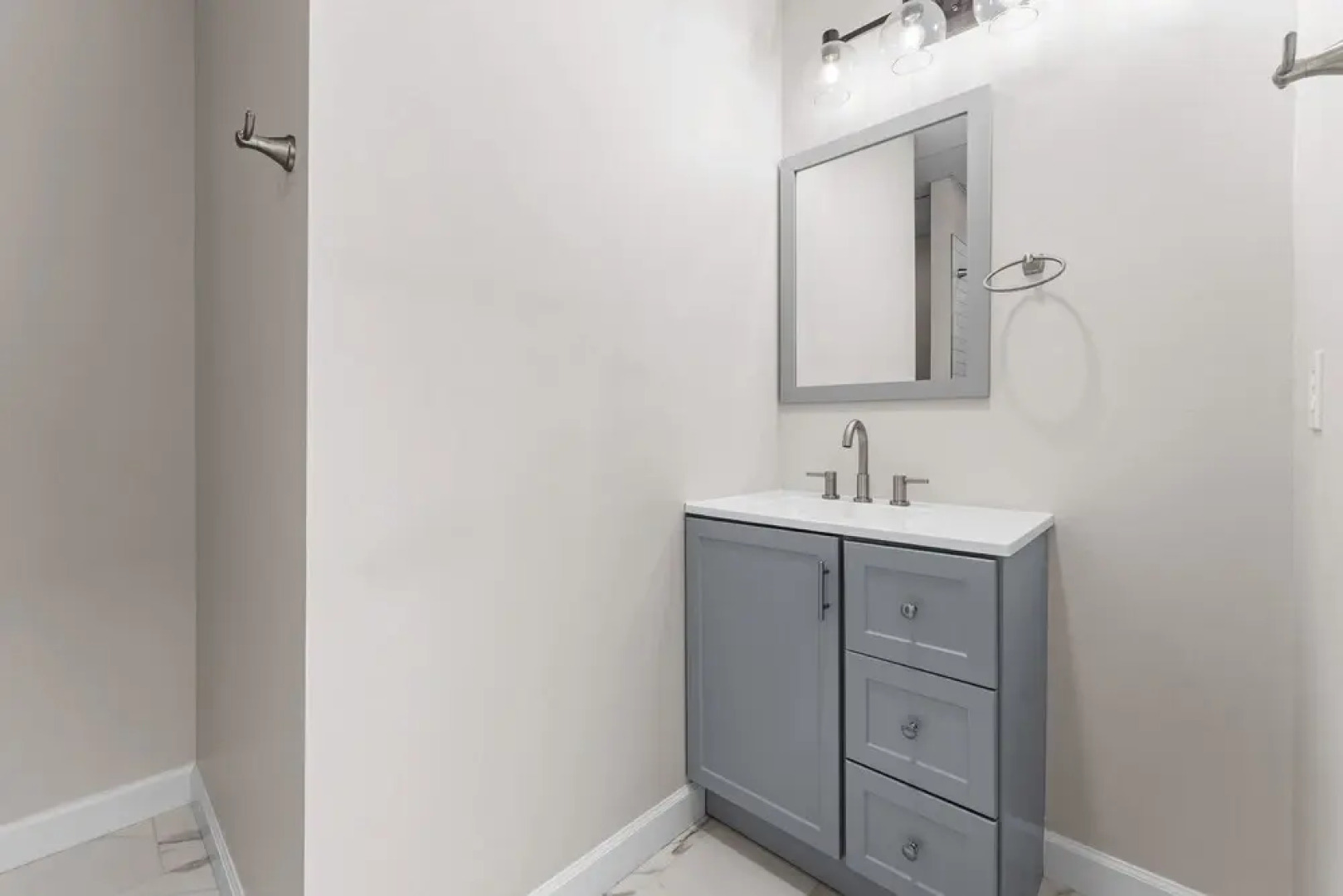 Shoreway Cove by Avantstay Waterfront Pool Dock