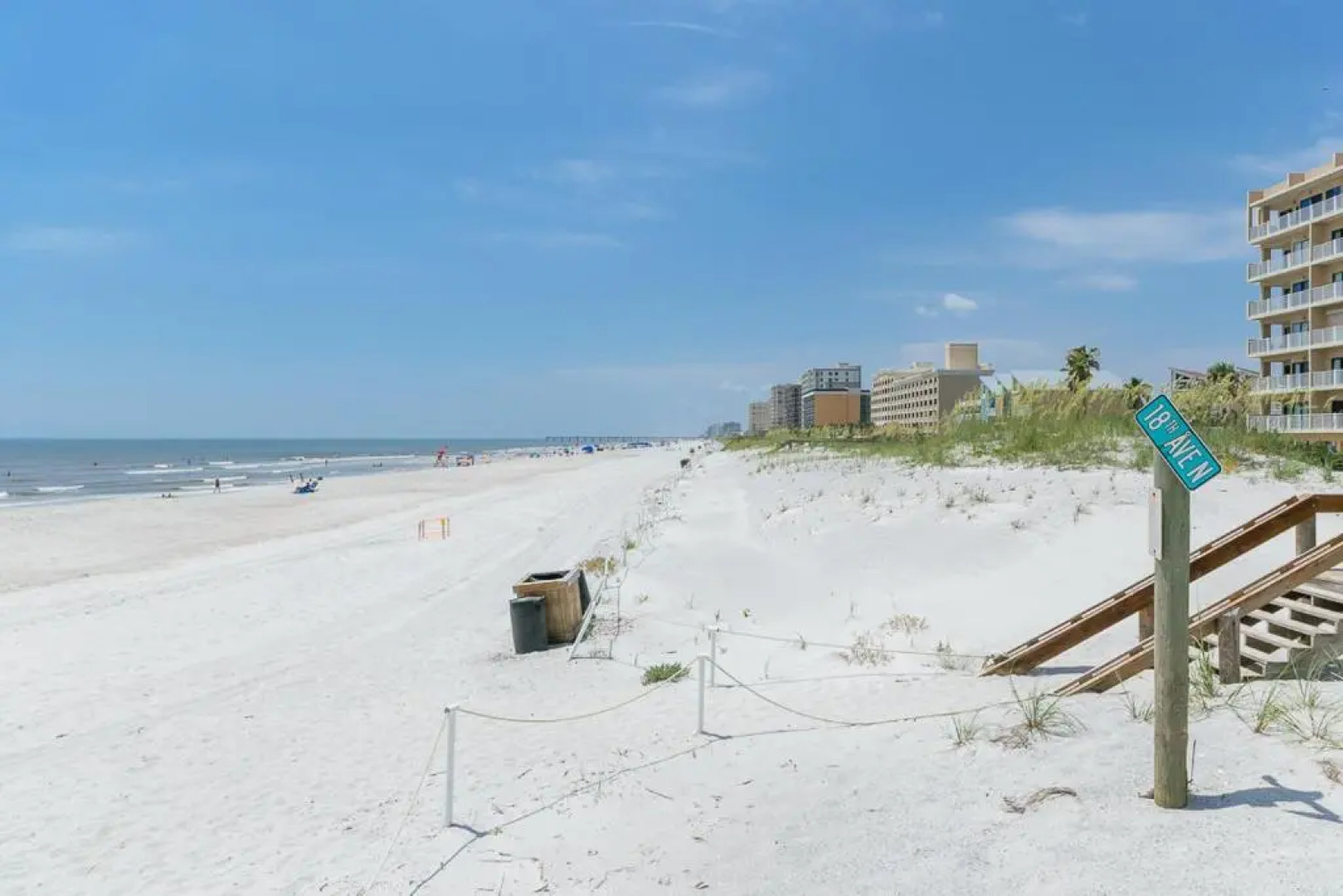 Blue Breeze, 4 Bedrooms, 3 Bathrooms, Sleeps 10, walk to Beach