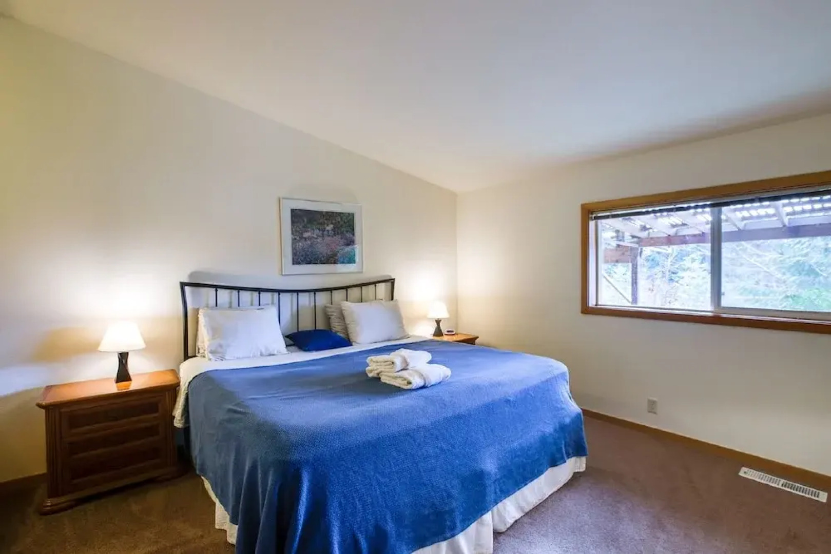 70MBR- Hot Tub - BBQ - Wi-Fi - Pets Ok - Sleeps 8