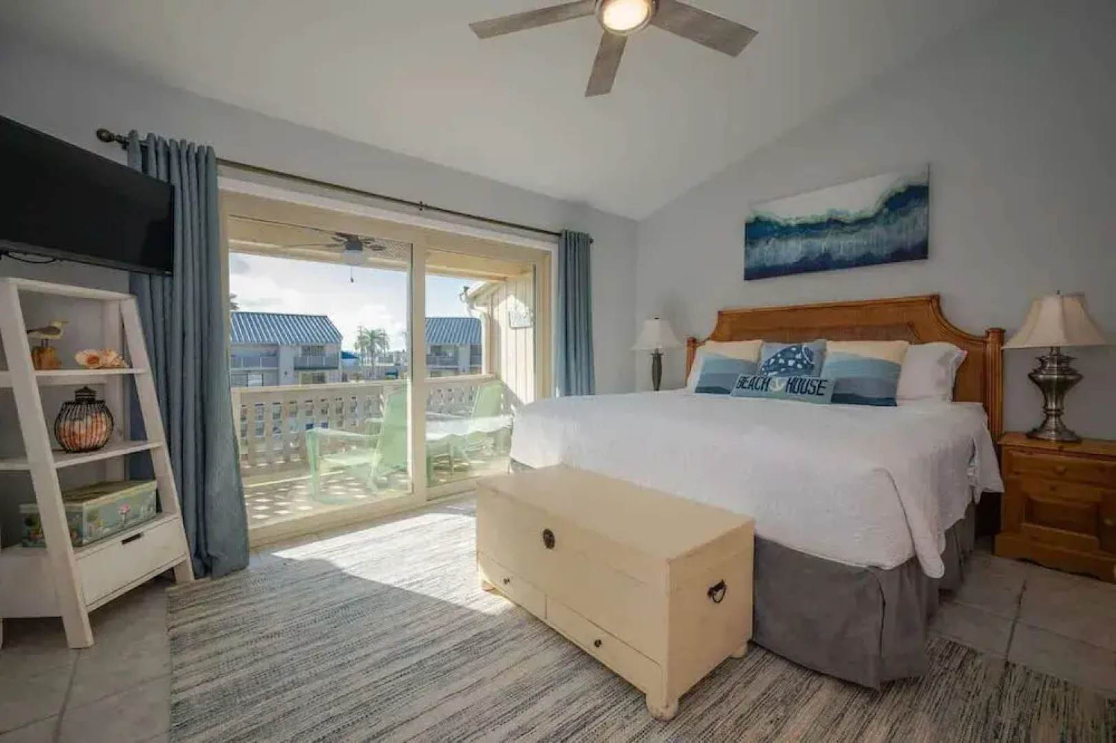 Seaside Cottage With Water Views!