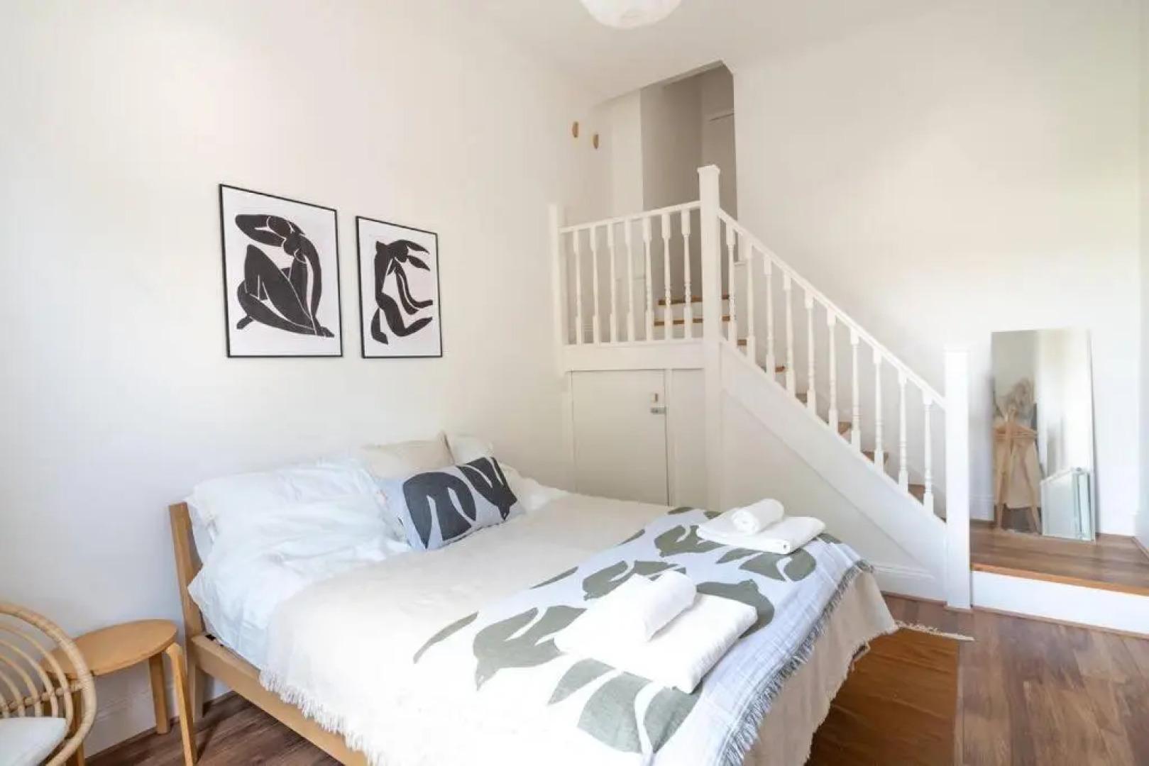 Spacious 2 bedroom sea view flat. Sleeps 6