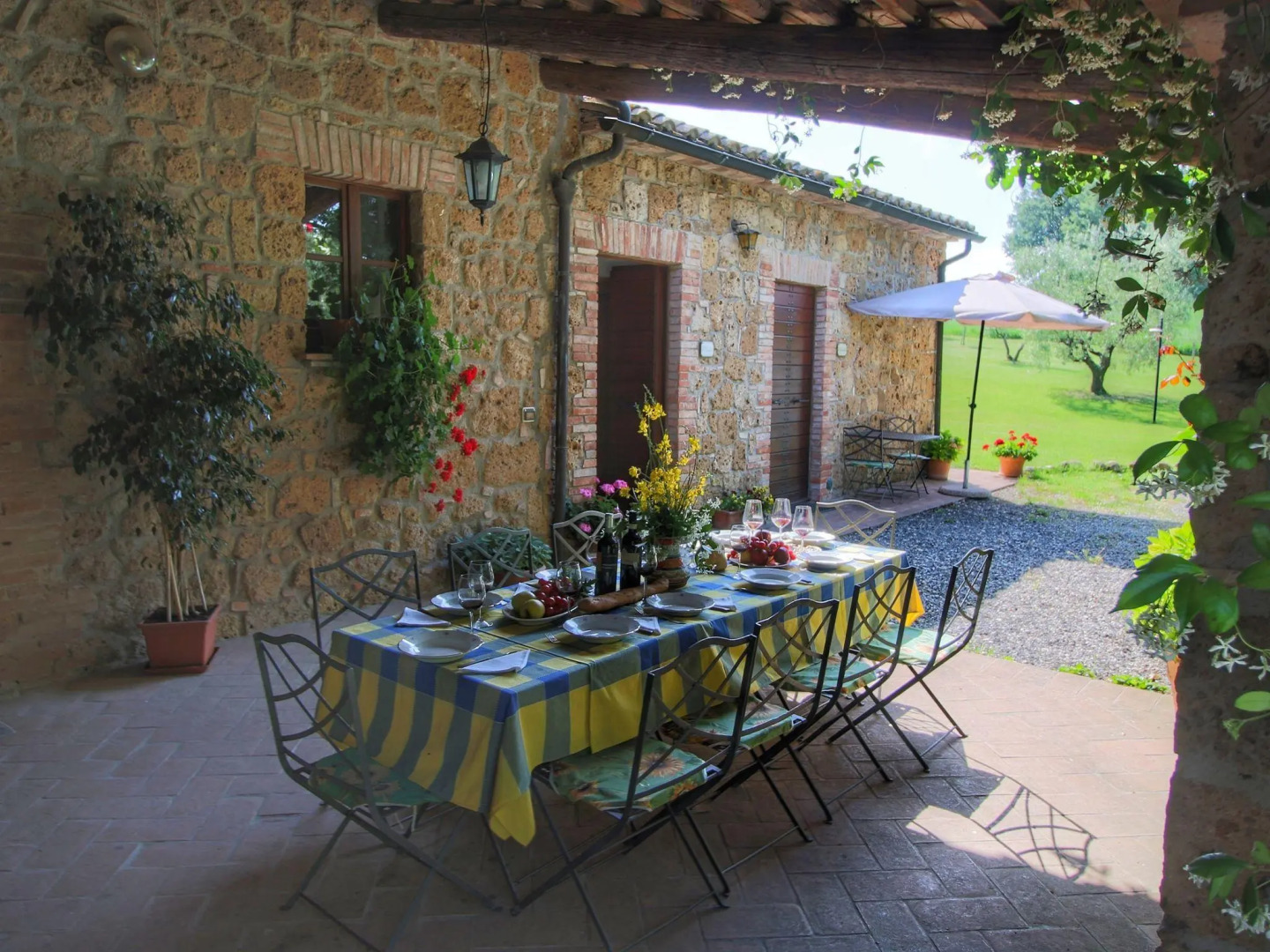 Farmhouse in Proceno With Pool Views