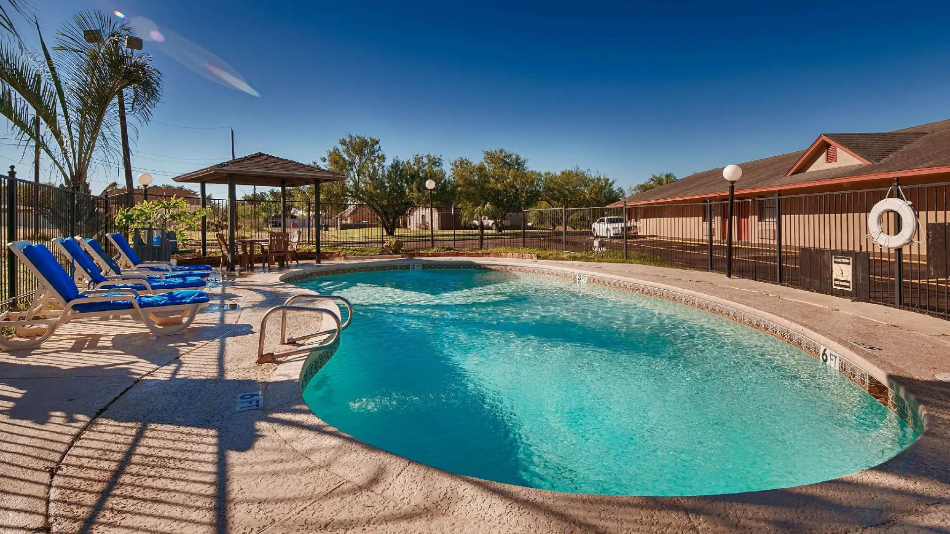 Best Western Inn by the Lake