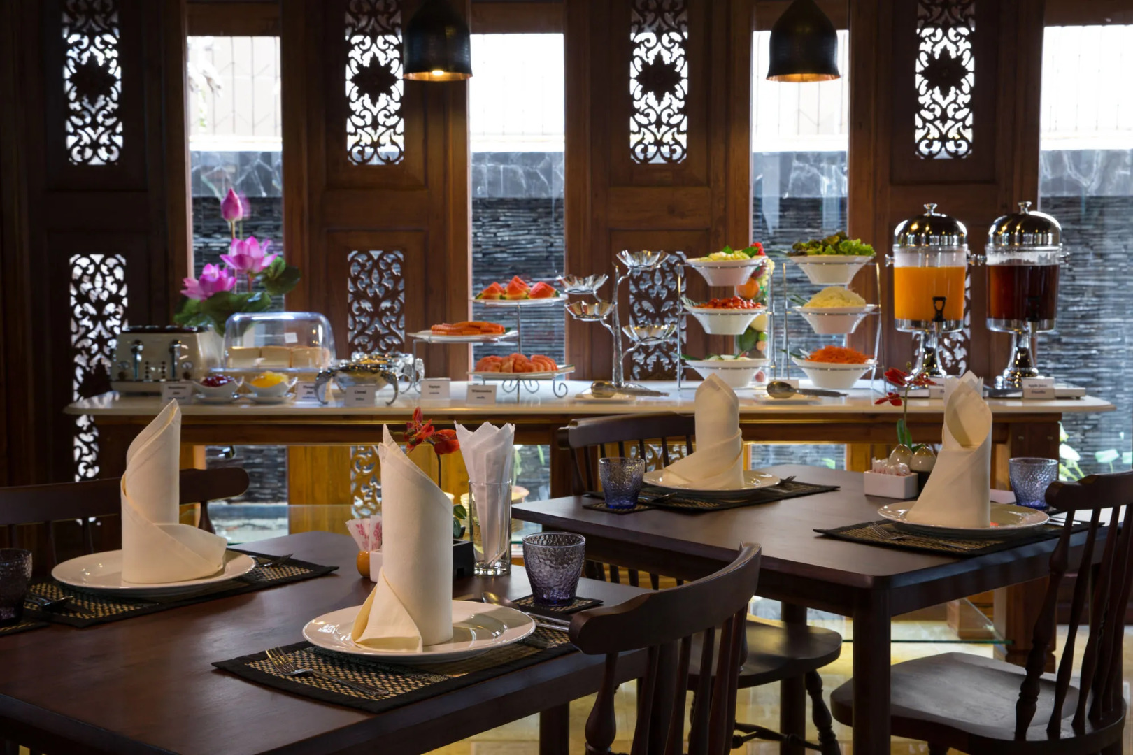 True Siam Rangnam Hotel