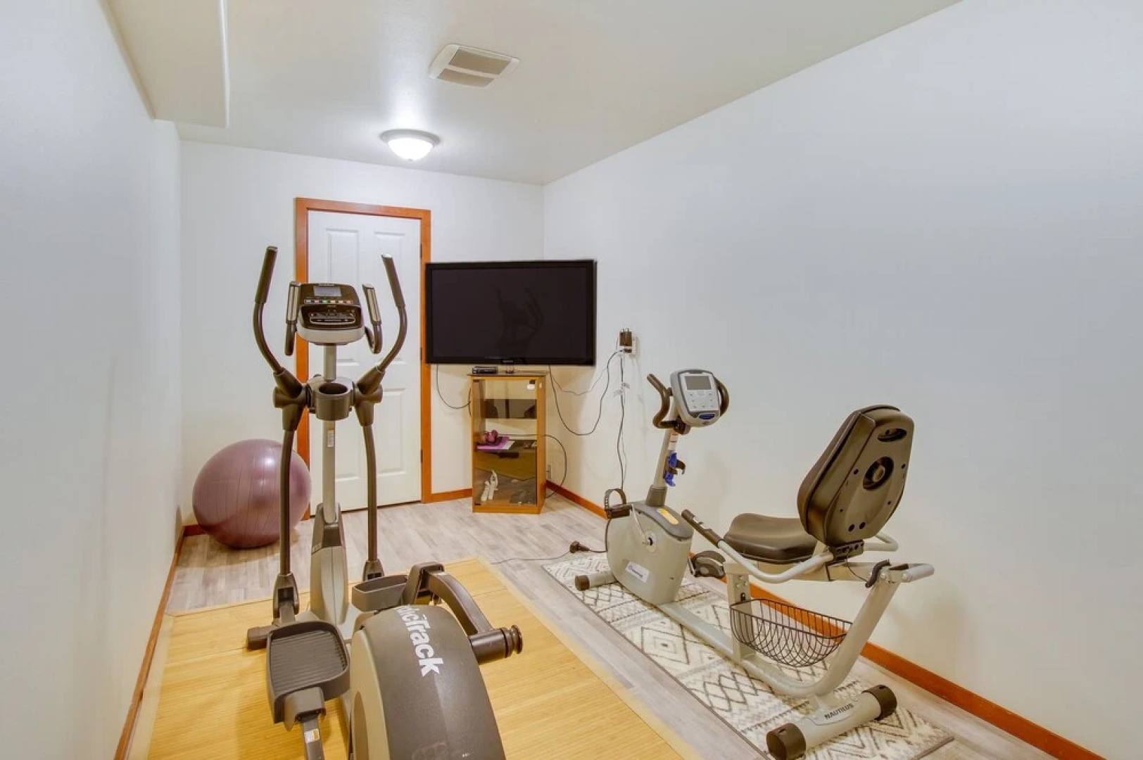 Wfh-friendly Townhome Rental Near Ferry in Everett