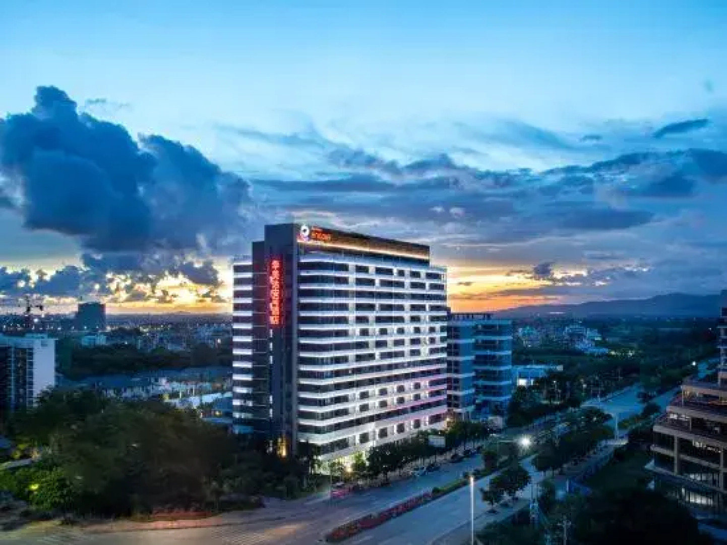 Ramada Encore By Wyndham Jiusuo Down Town