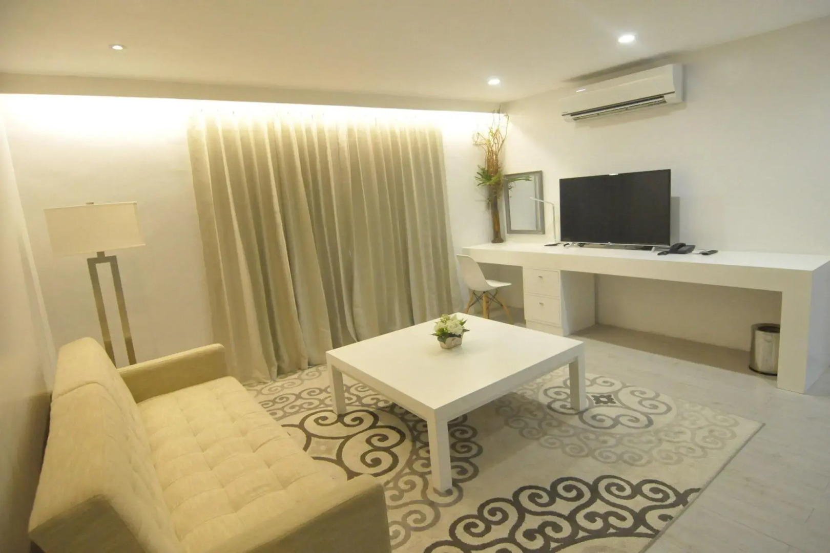 LeBlanc Hotel and Resort