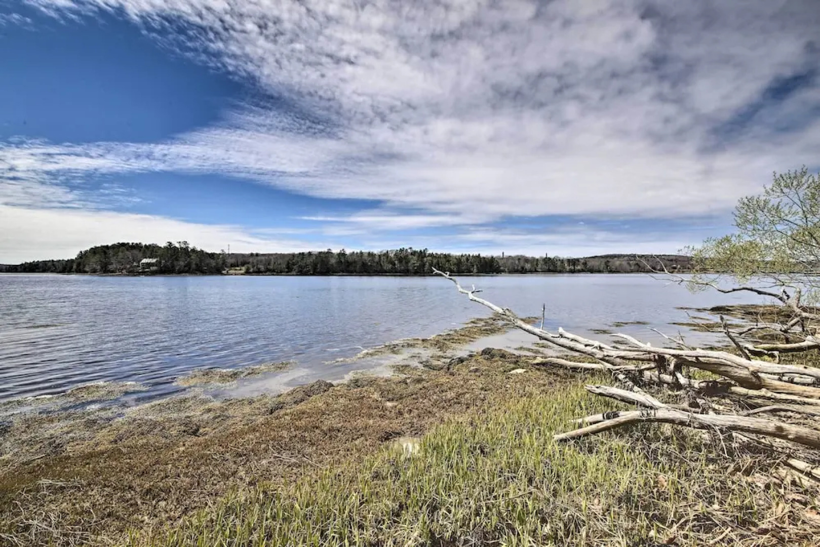 Cozy Colonial Home w/ Bay Access & Water View