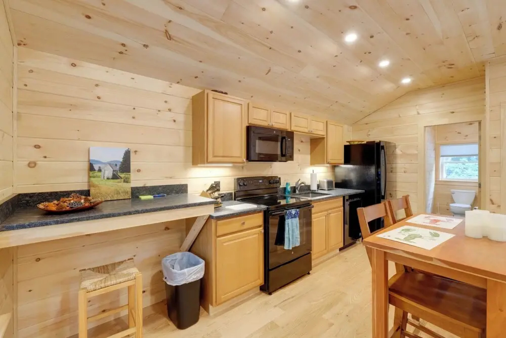 Cozy Apt w/ Deck, ~ 5 Miles to Acadia Nat'l Park!