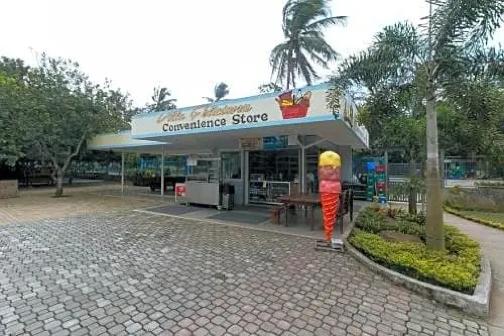 RedDoorz Premium at Trece Indang Road