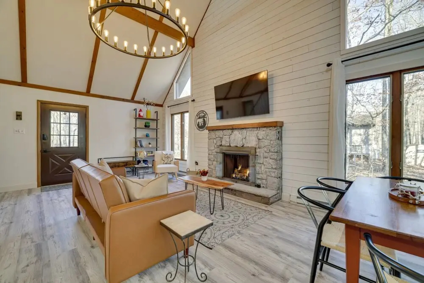 Peaceful Pocono Lake Cabin: Walk to Pine Lake!