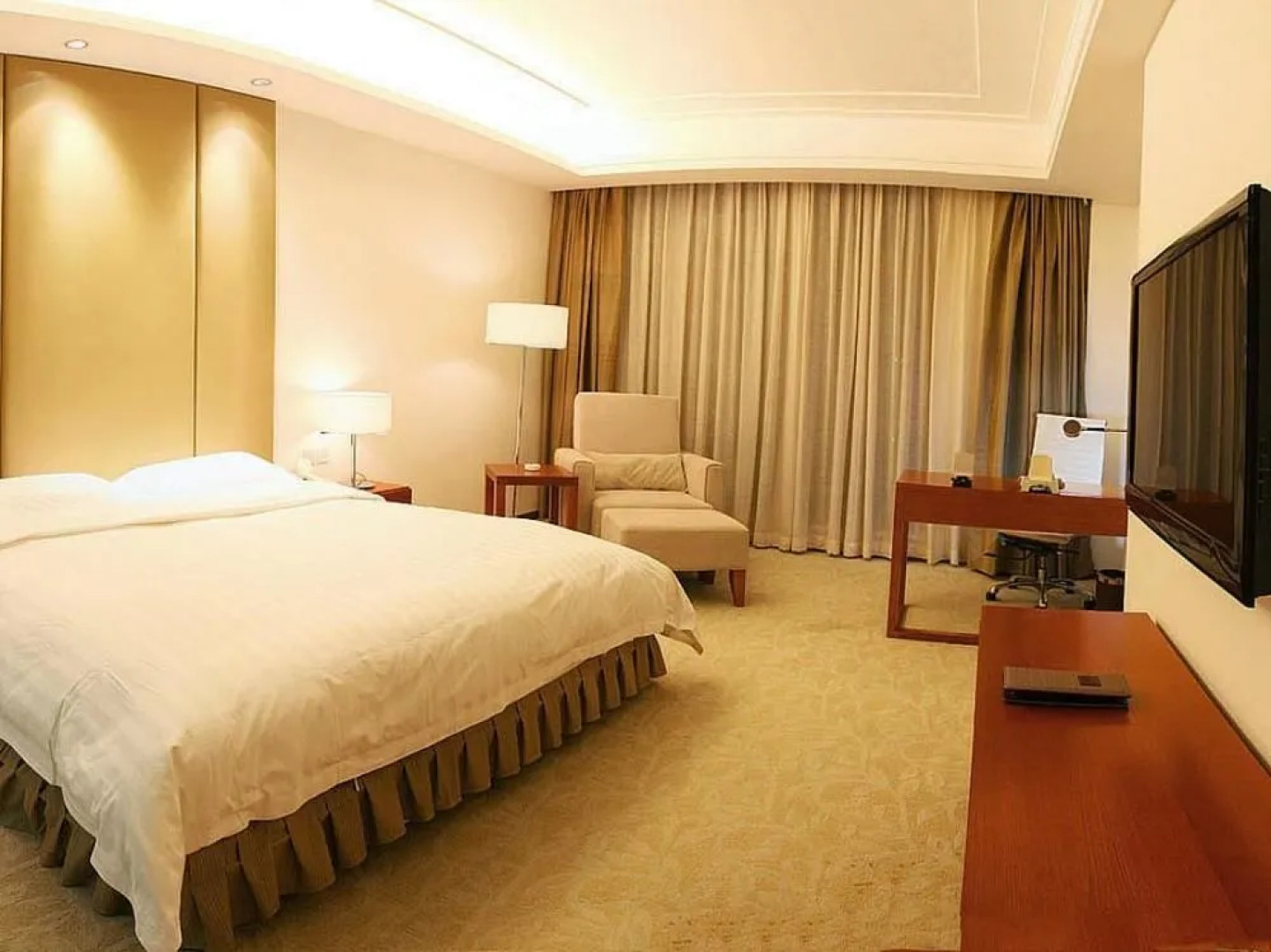 Bolong Lakeview Resort