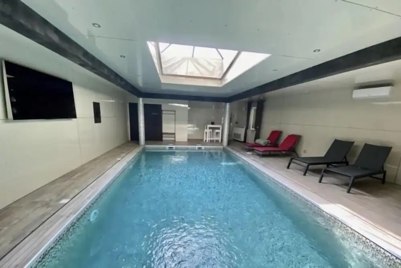 Histoire D'Ô - Les Piscines