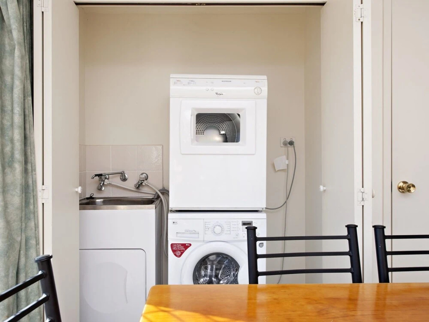 The Breakers, 16A Government Road