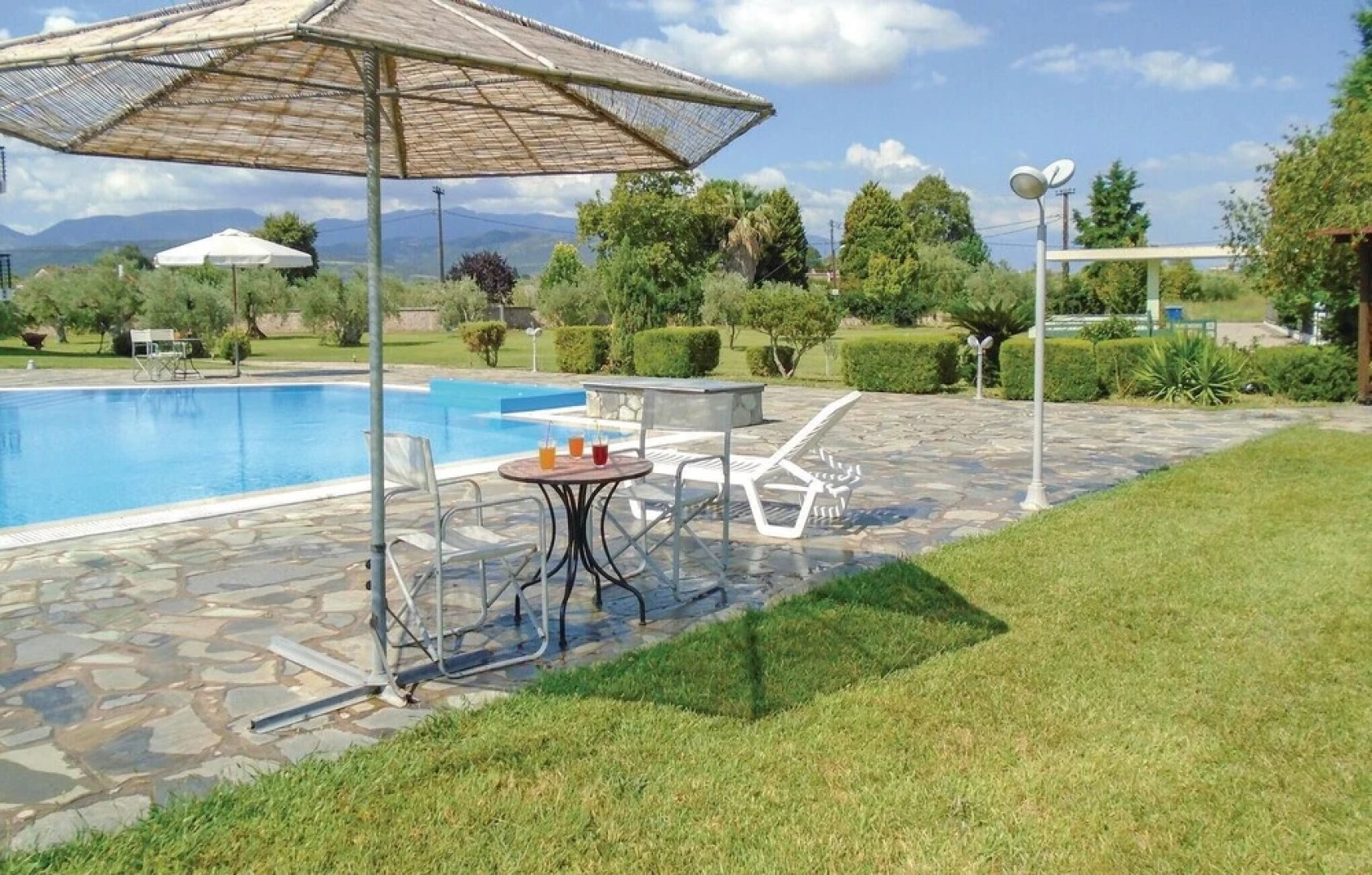 Amazing Home in Kamena Vourla With Wifi and 9 Bedrooms