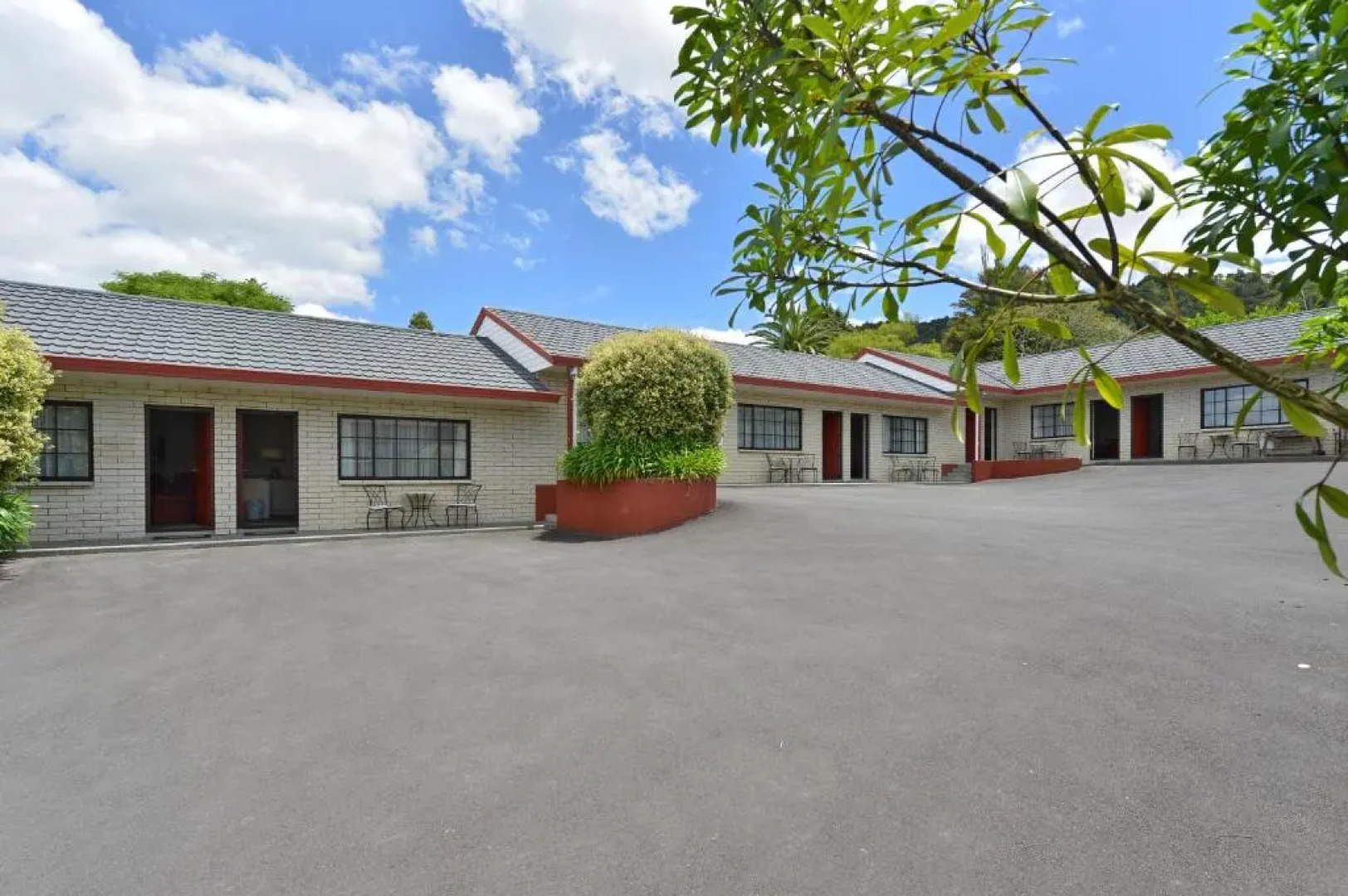 Bk's Pohutukawa Lodge