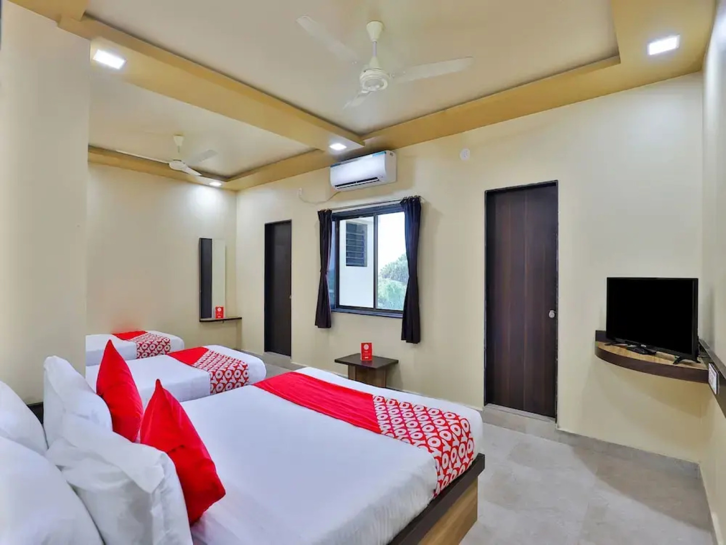 Oyo 17339 Hotel Daksh Somnath