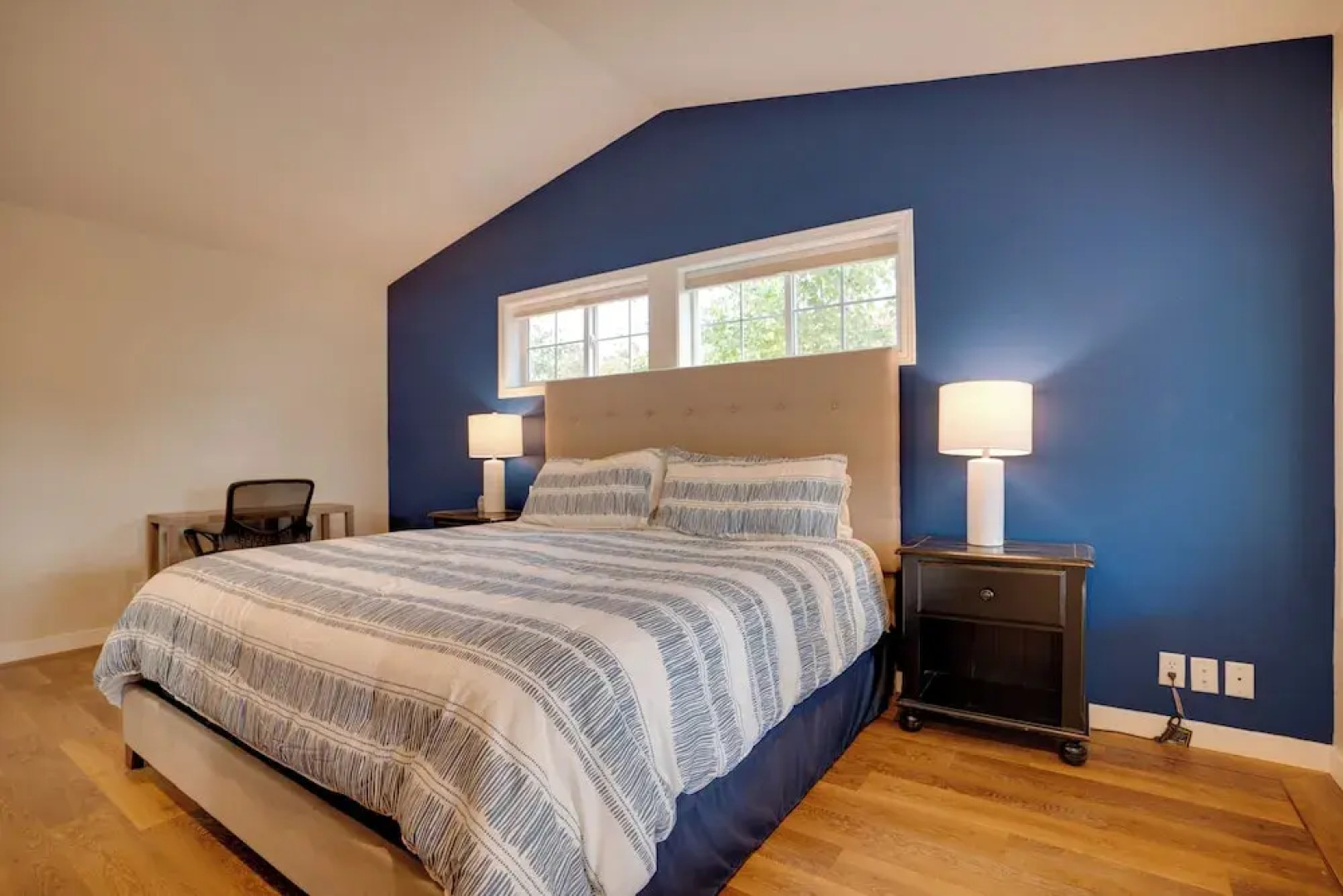 Family Home on Lake Chelan With Mtn + Lake View!