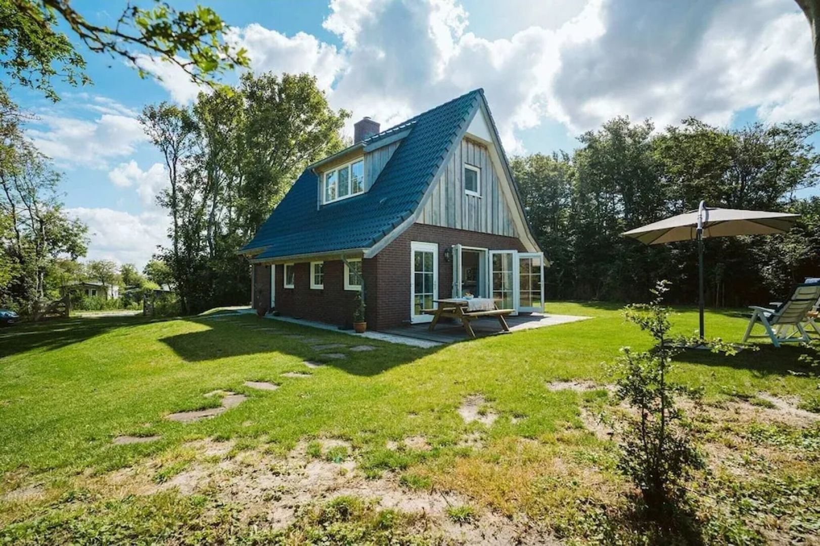 Luxurious 6-person Holiday Villa With a Forest Garden of 4000 m2