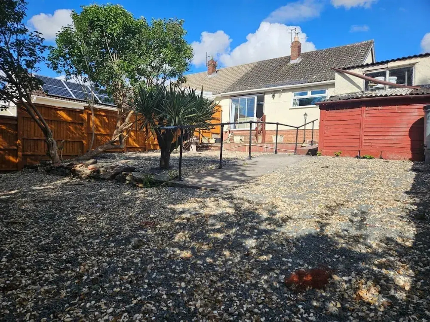 Bristol 2-bed Bungalow, Sleeps 4, Parking