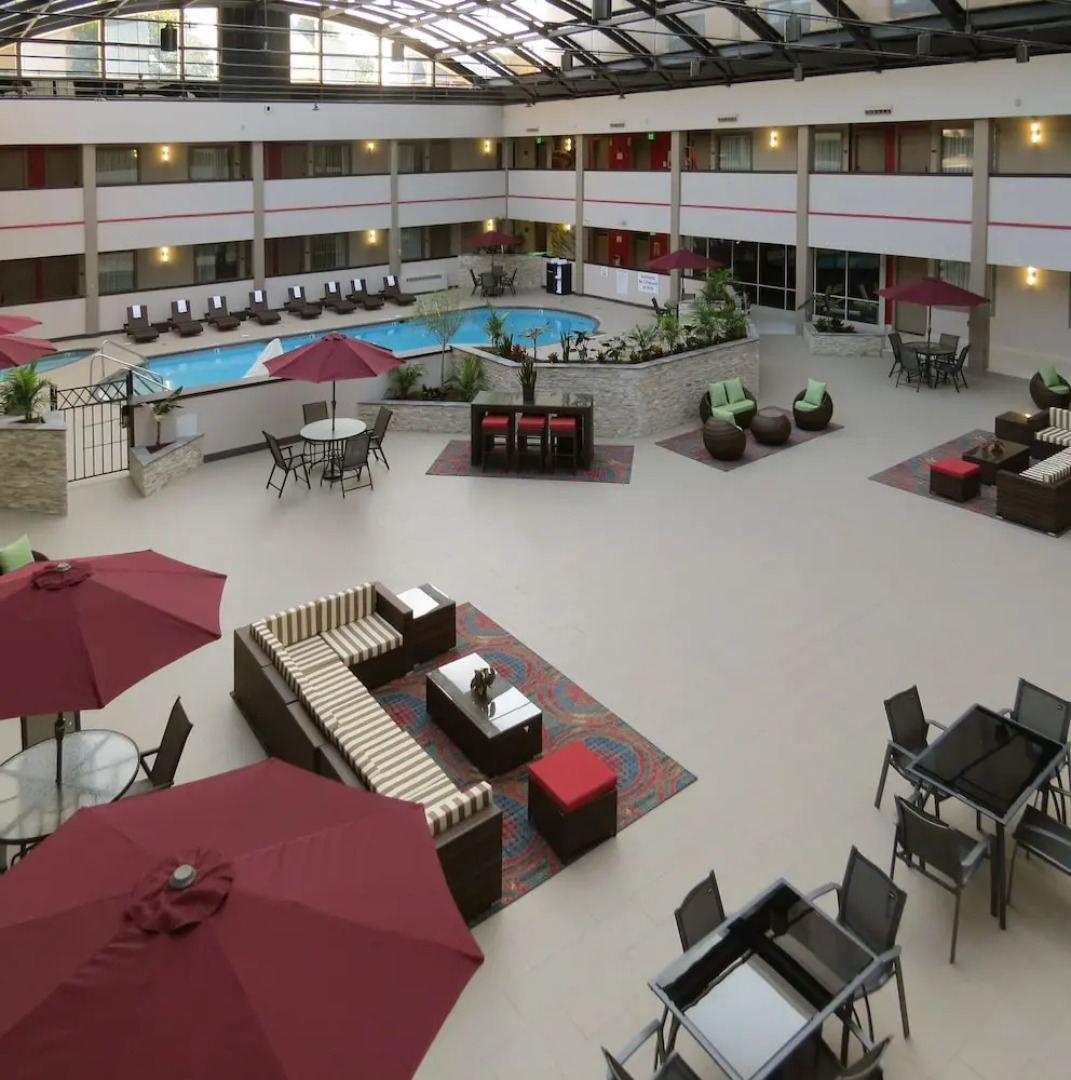 Best Western Premier Milwaukee-brookfield Hotel And Suites