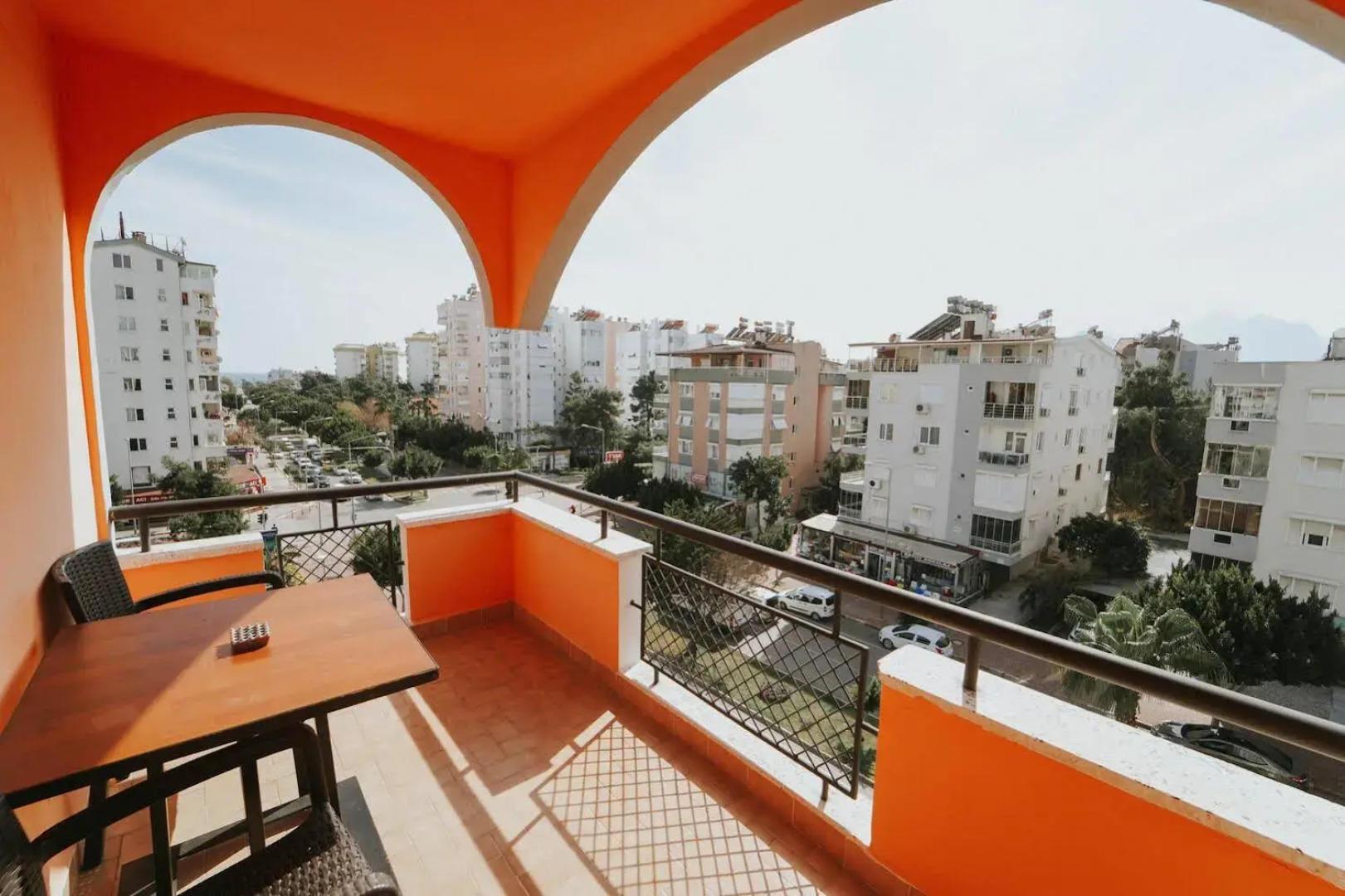 Voswos Garage Coffee & Hotel