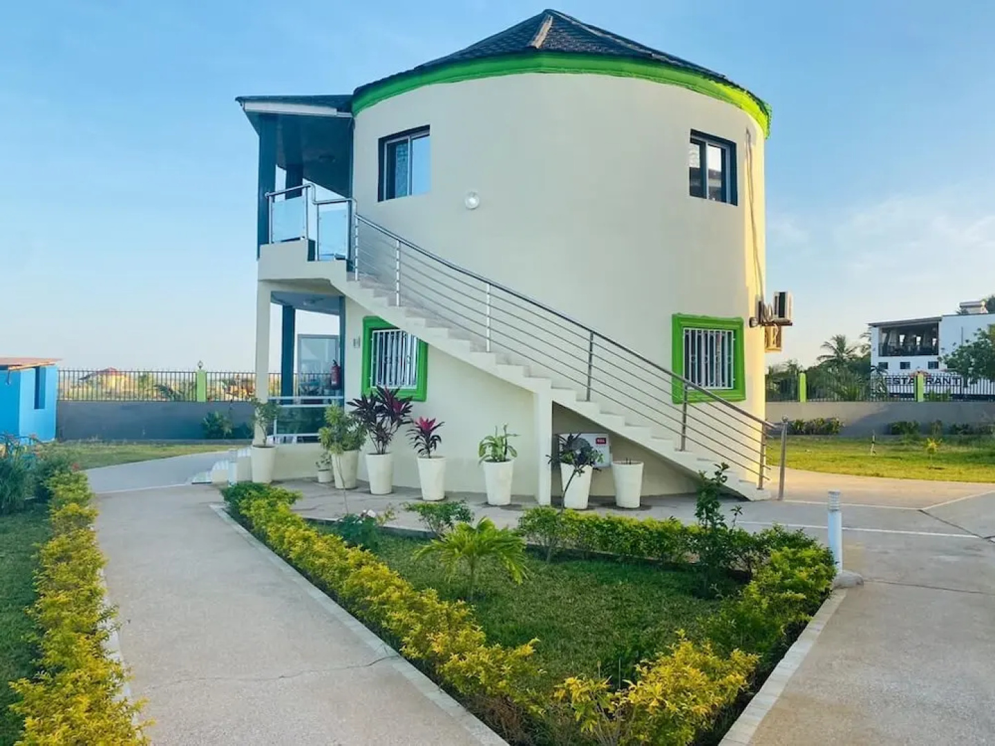 Seaview 1-bed Suite on Cape Point Beach, Bakau - Bojang River Lodge