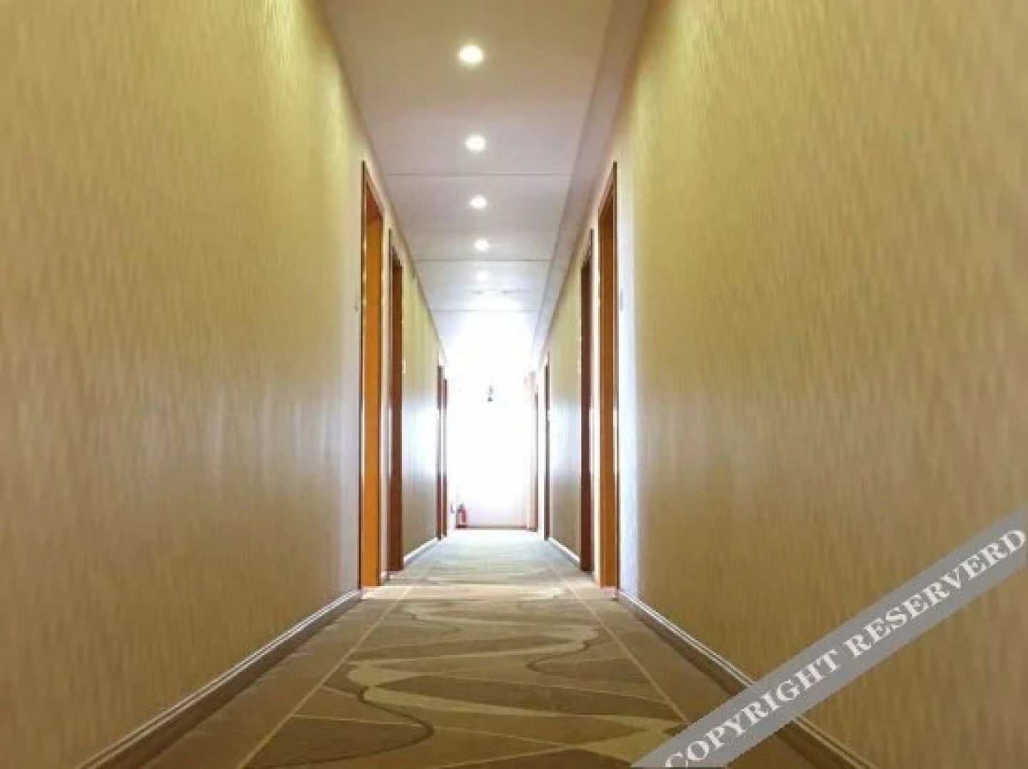 Sunday Holiday Hotel