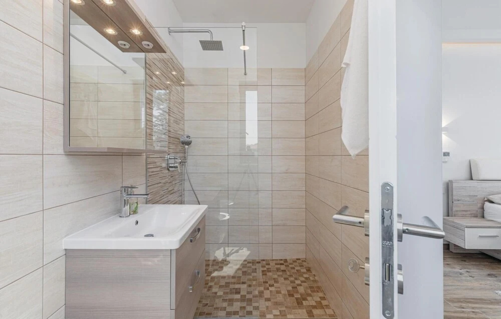 Amazing Home in Cervar With Wifi, 4 Bedrooms and Outdoor Swimming Pool