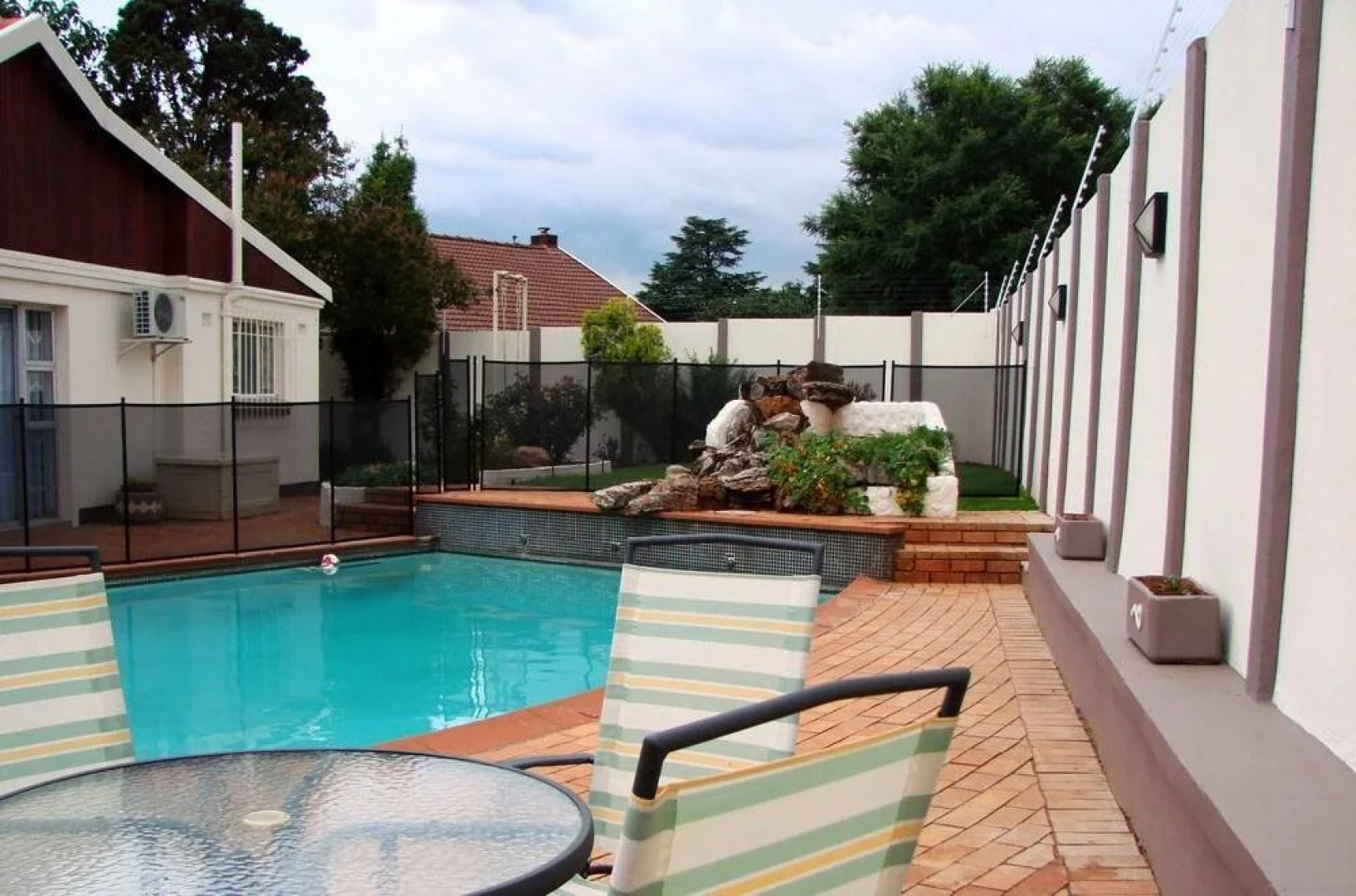 17 on 13th Guest House