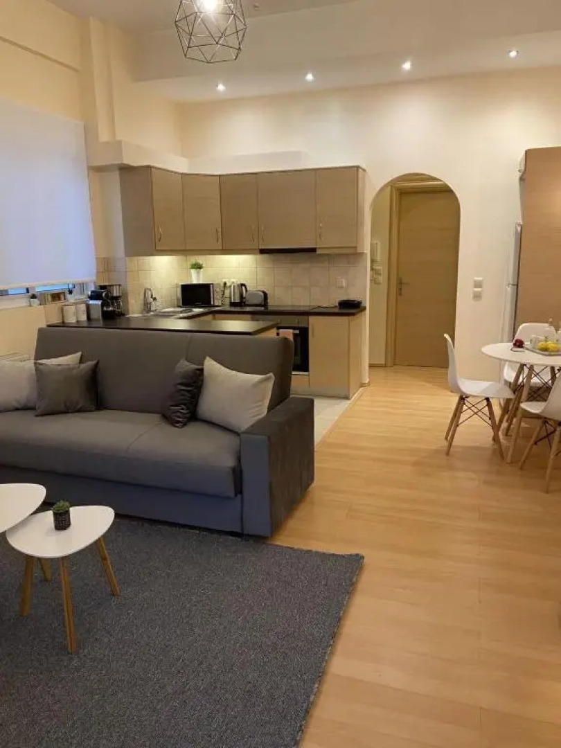 Elegant Glyfada Apartment-private Garden-Near METRO