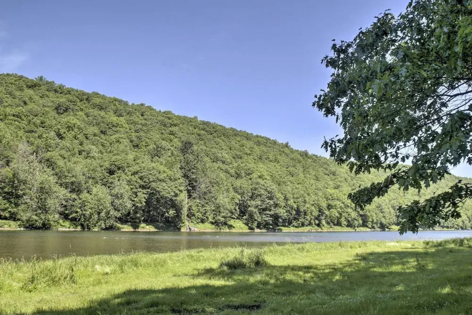 Spacious Home w/ Deck, Grill & Delaware River View