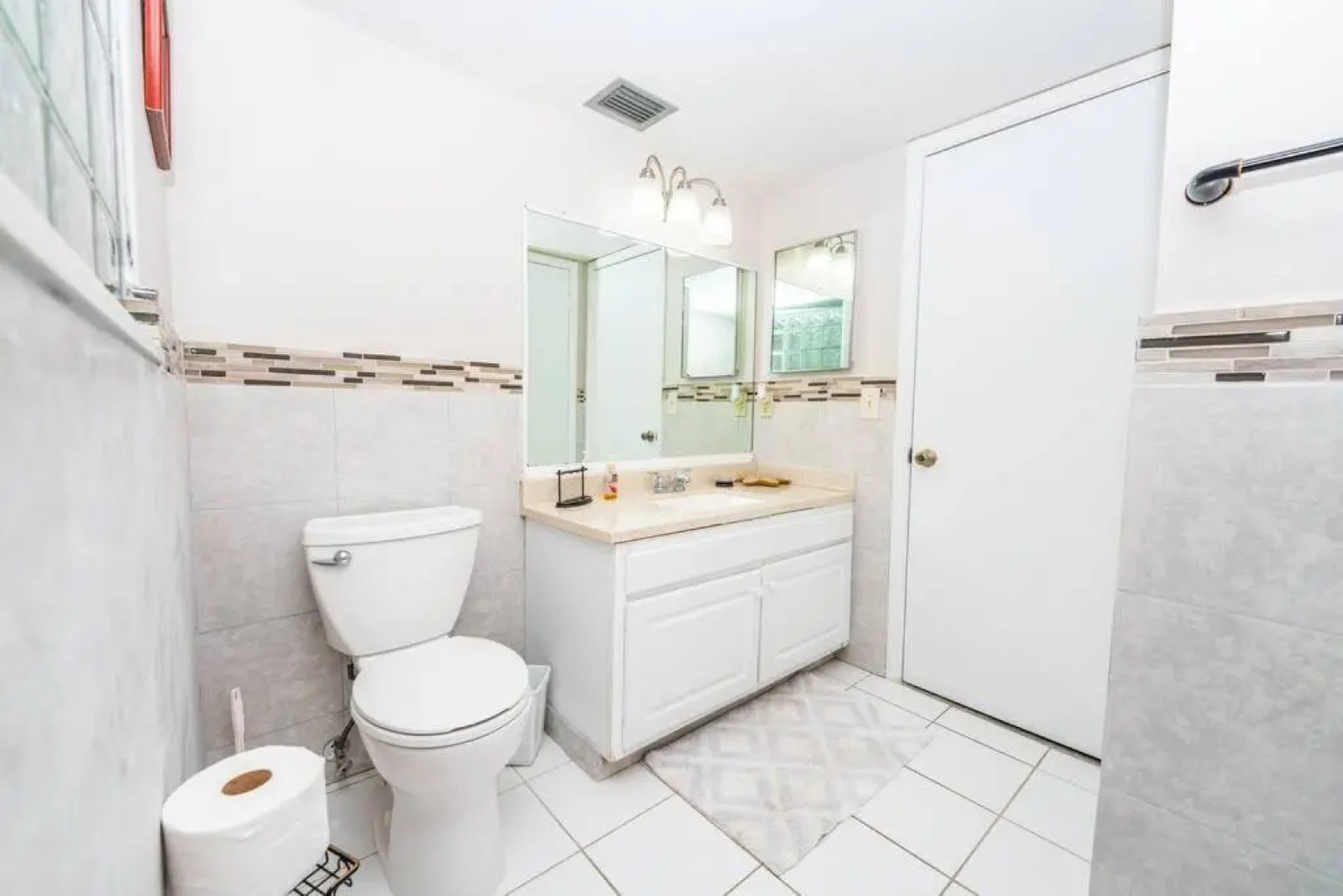 Lovely 2 Bedroom Beachfront Condo