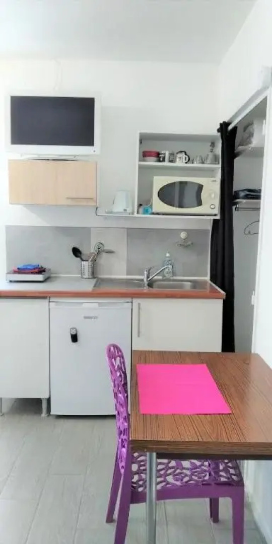 Chambre 1 PERSONNE et STUDIO 1 personne Avec Entrée Libre et Salle de Bain Privée