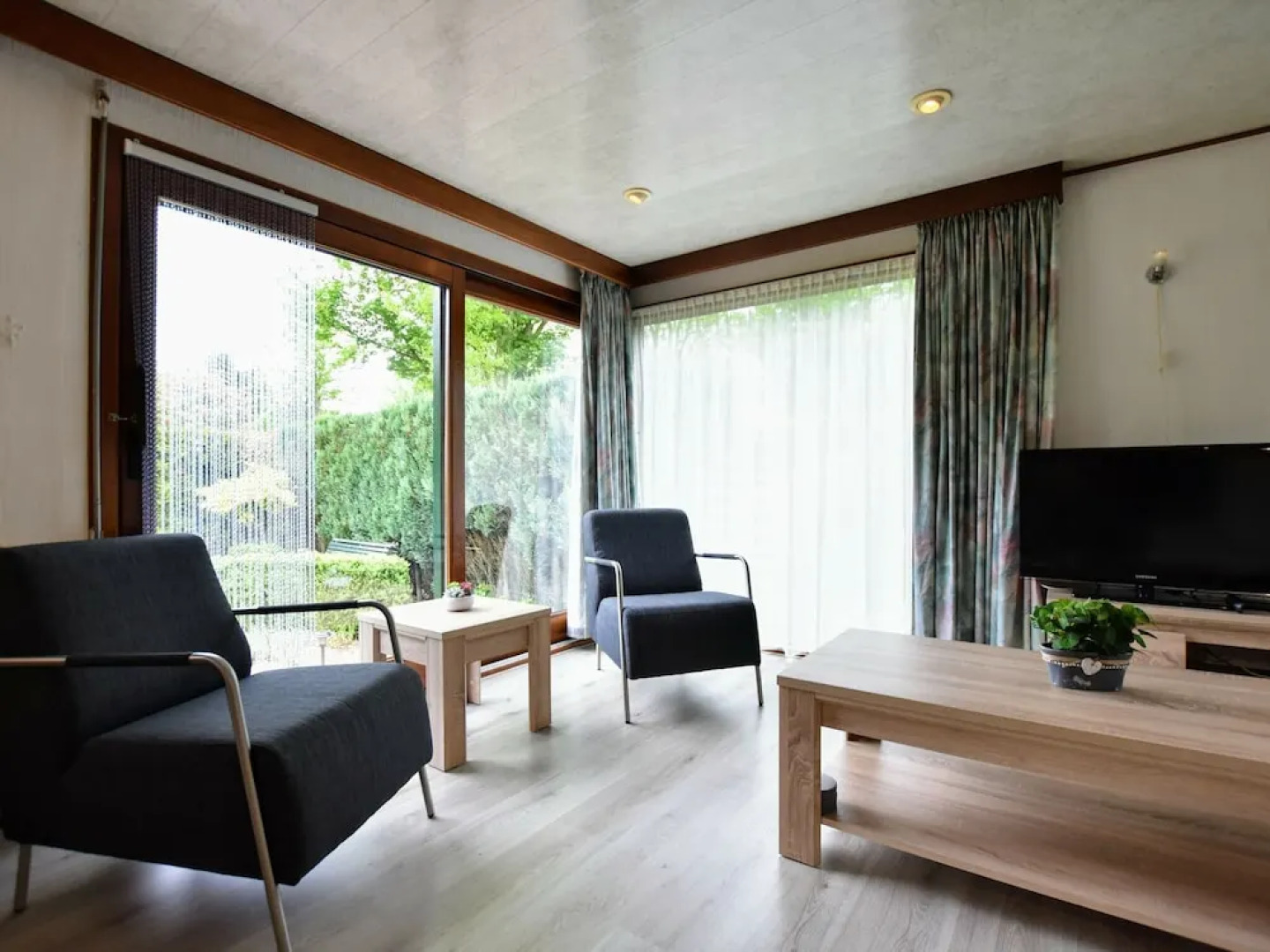 Spacious Chalet With Enclosed Garden in Small-scale Holiday Resort Adjacent to Forest