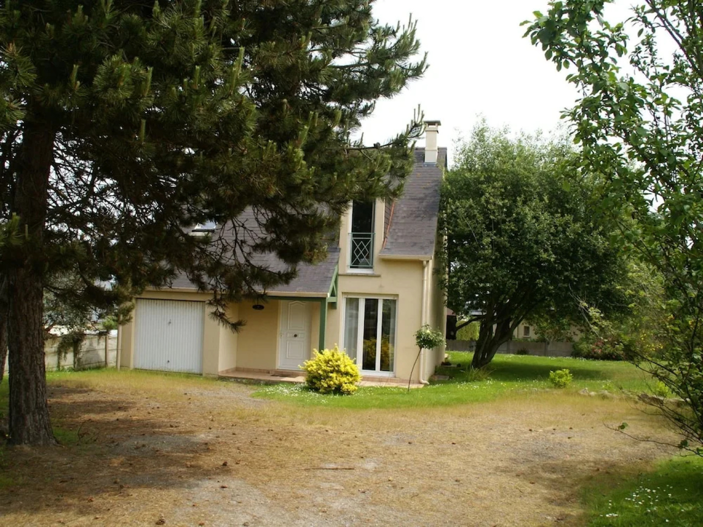 Comfortable Modern Villa Situated Near the sea