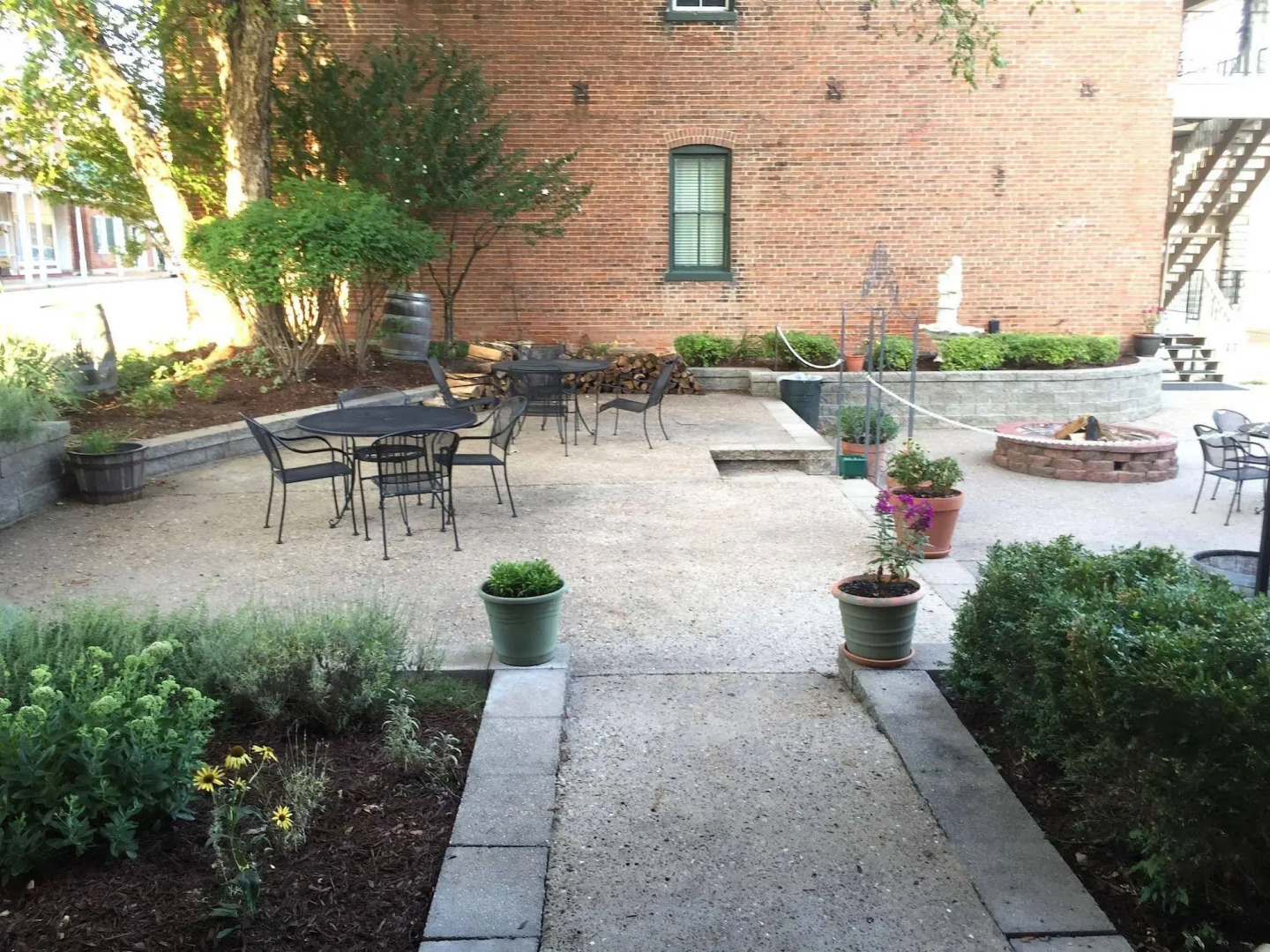 Hermann Crown Suites