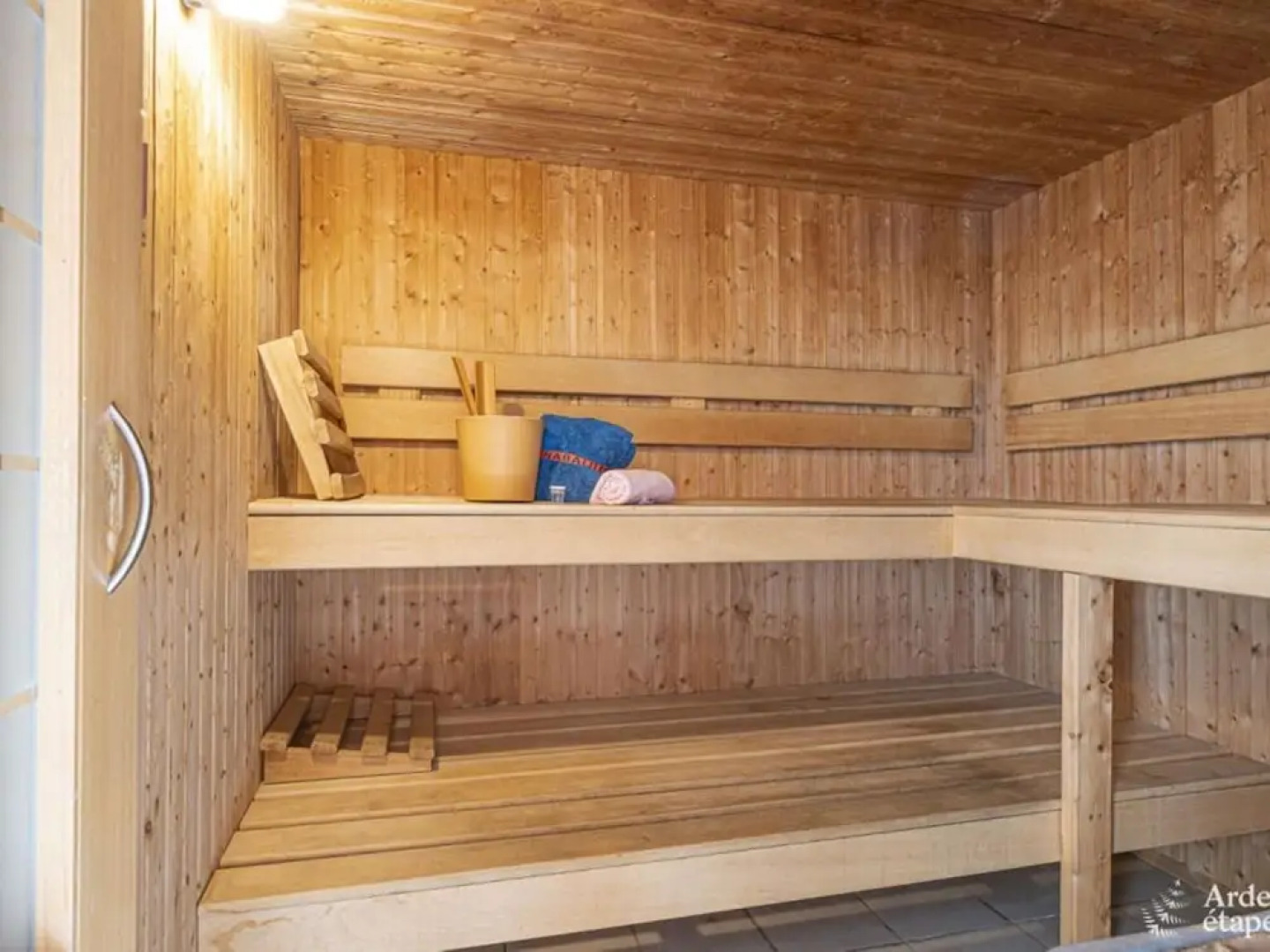 Quiet Villa with Hot Tub & Sauna