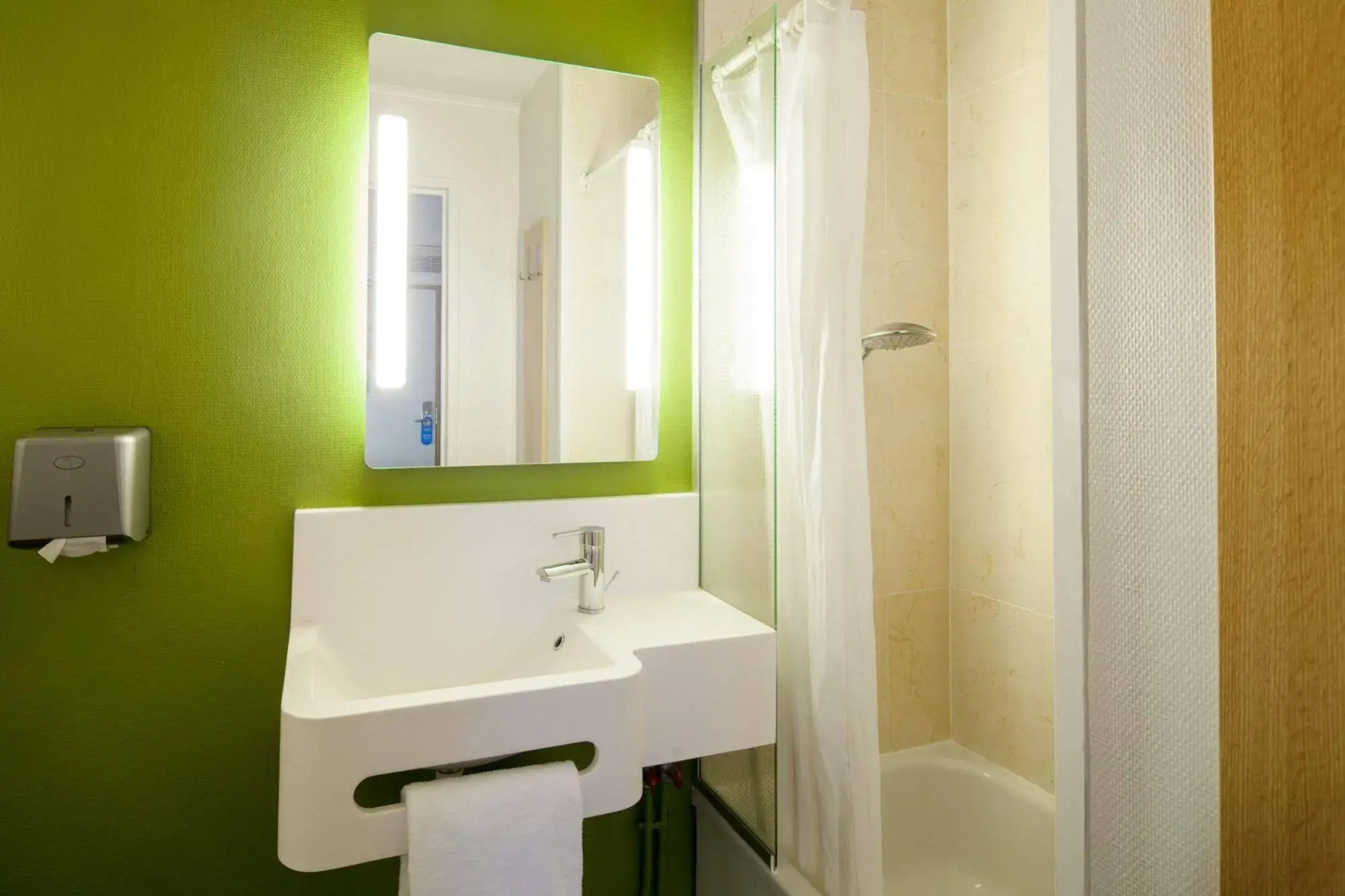 B&B HOTEL CHARTRES Le Forum (1)