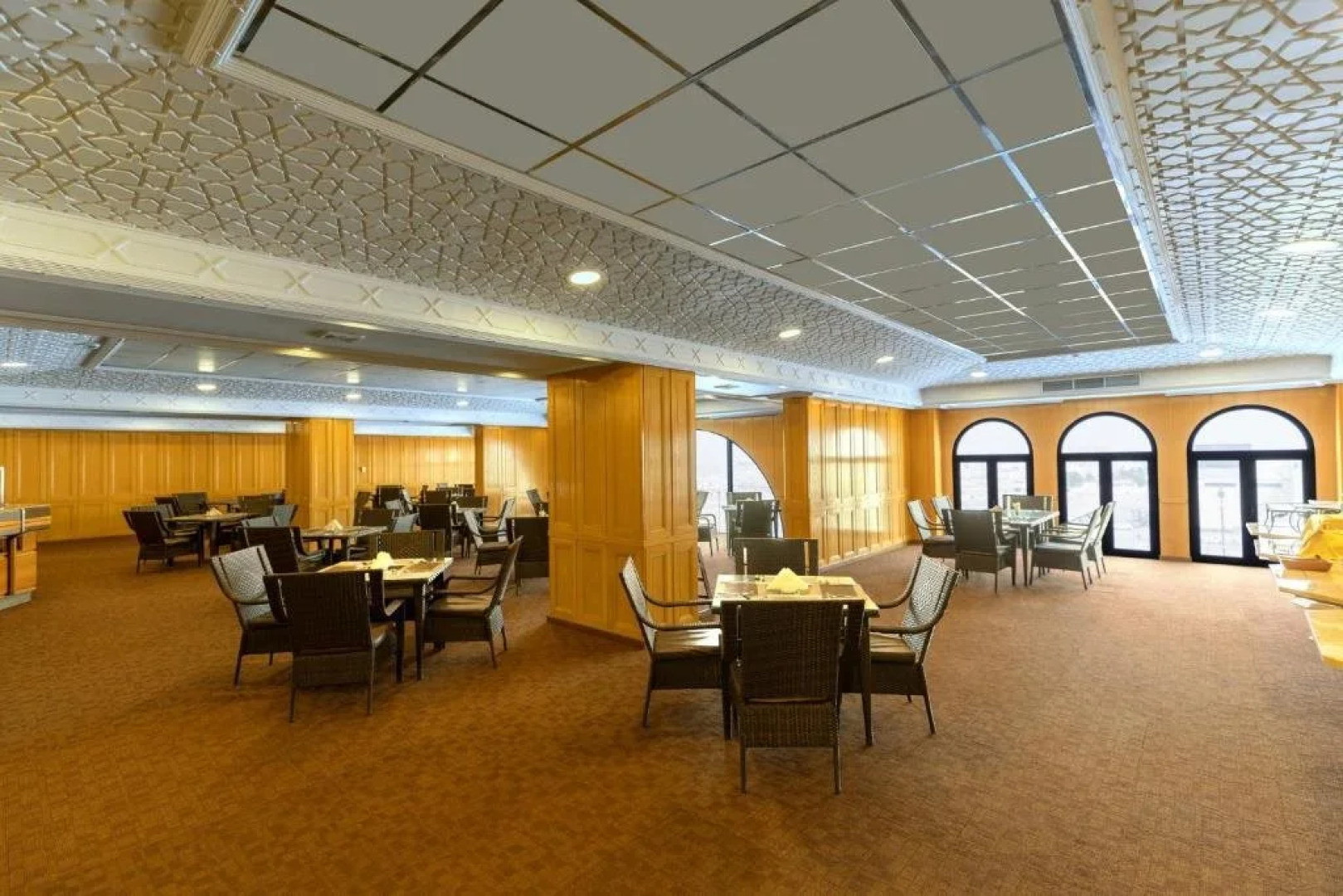 Отель Hamdan Plaza