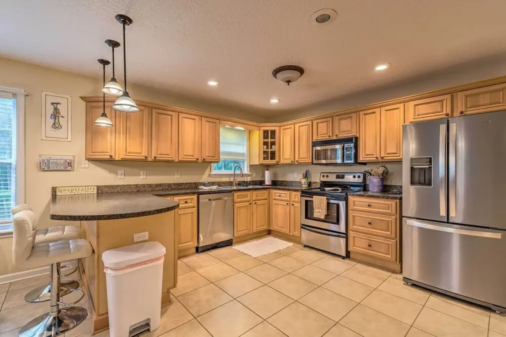 'honey's Hideout' < 1 Mile to River Access!