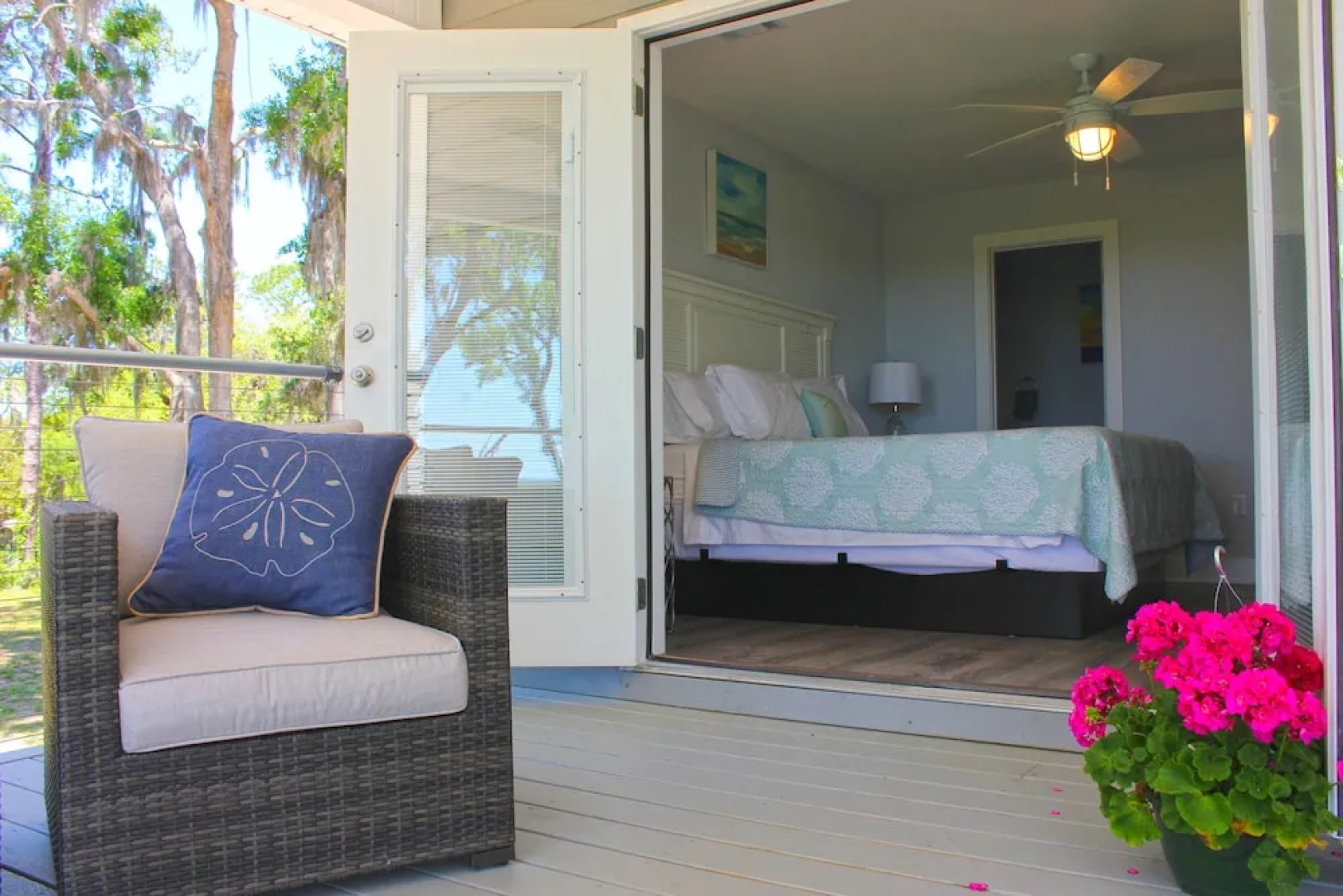 Darien Waterfront Inn