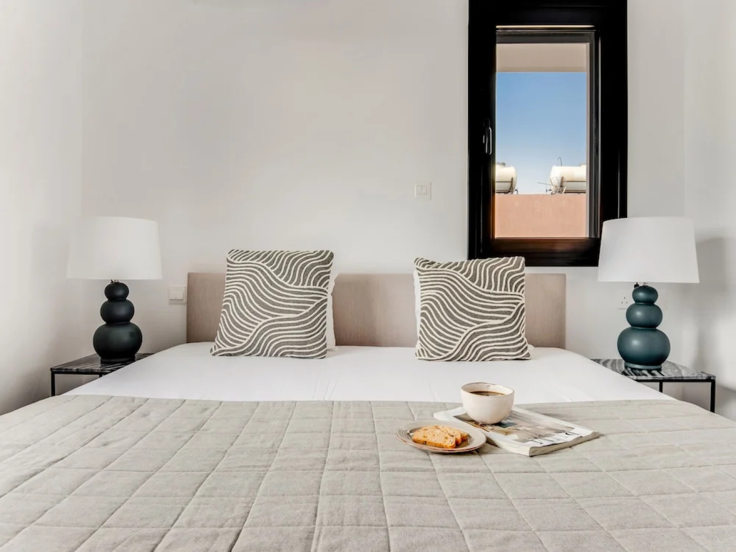 Sanders Only - Lovely 1-bdr Apt With two Balconies