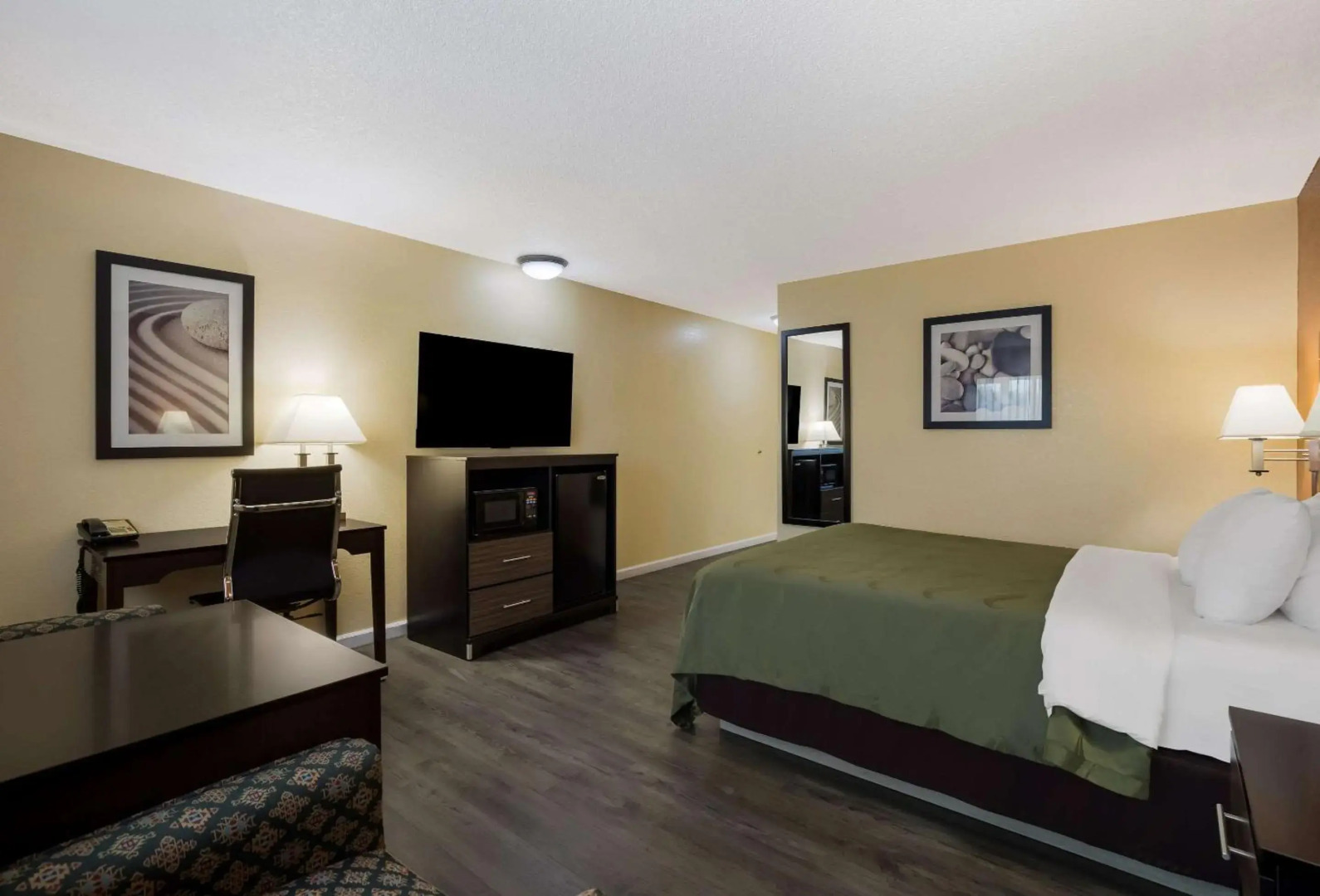 Quality Inn & Suites Medford Airport