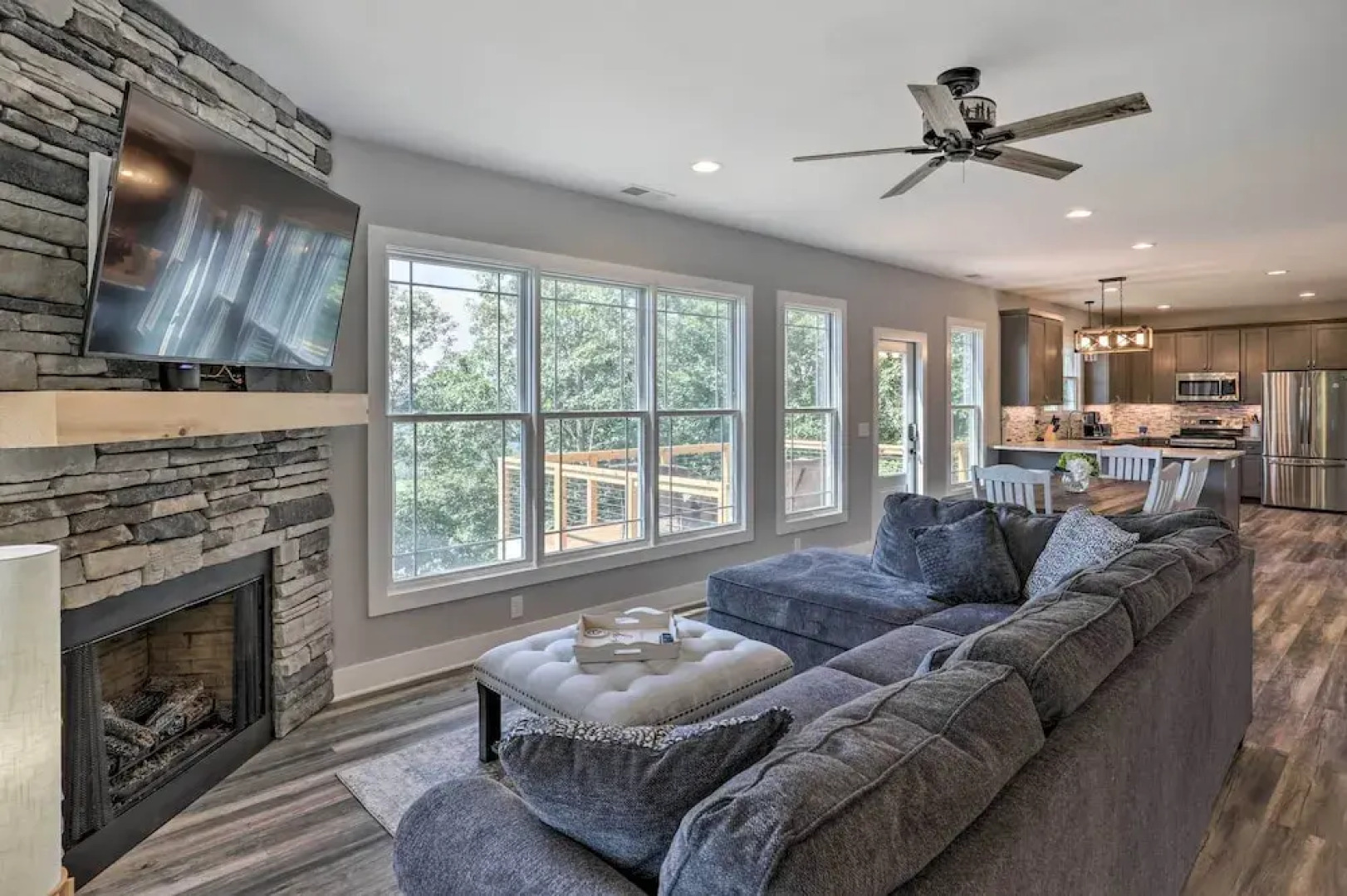 Escape w/ Hot Tub, Mtn Views: 5 Mi to Urban Trail