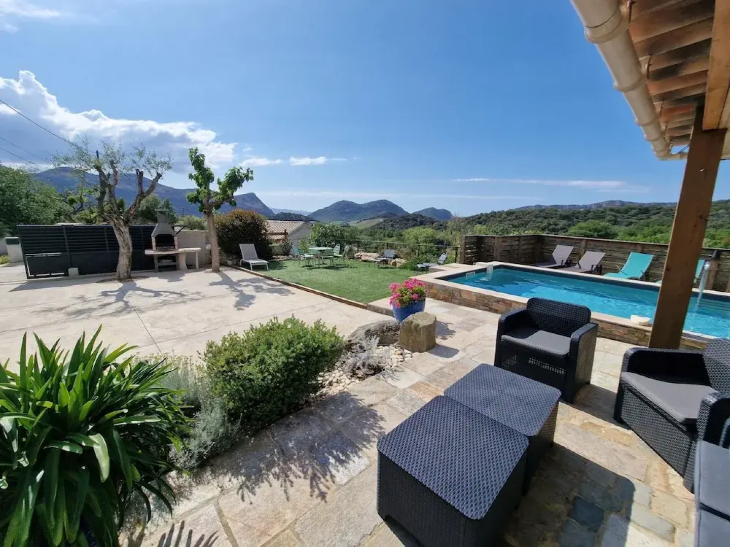 T3 Piscine Avec Jardin Proche St-florent