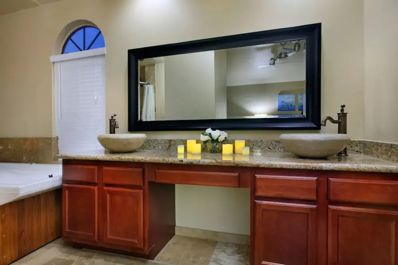 Backyard Playground! Golf Sport Court & Hot Tub!