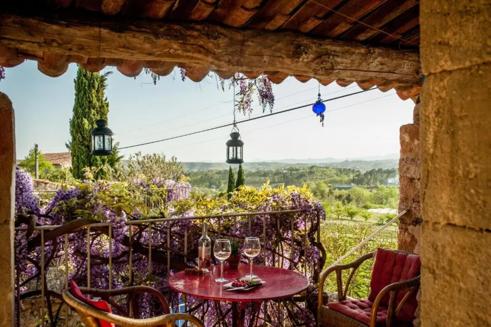 Chambres dHôtes et Gîtes Le Mas Bleu & Spa Resort